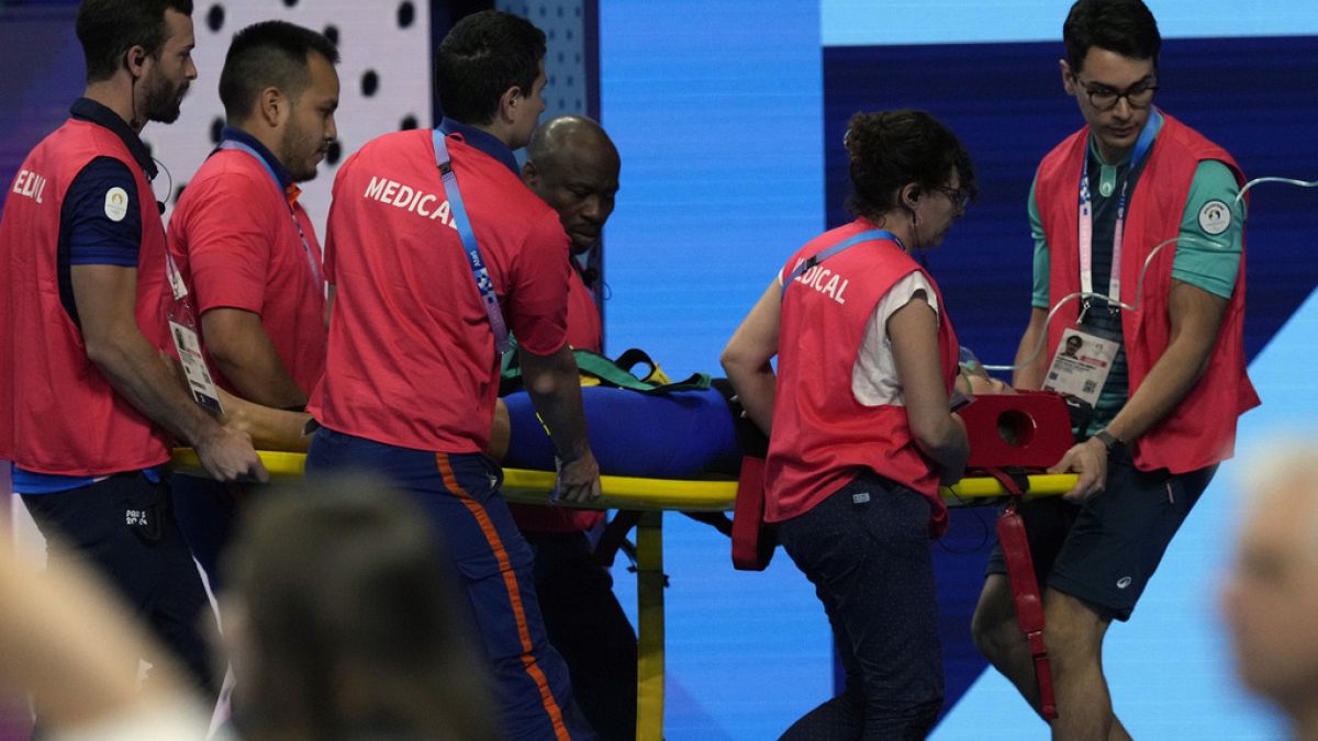 Paris 2024 Olimpiyatları: Slovak yüzücü yarıştan sonra yere yığıldı