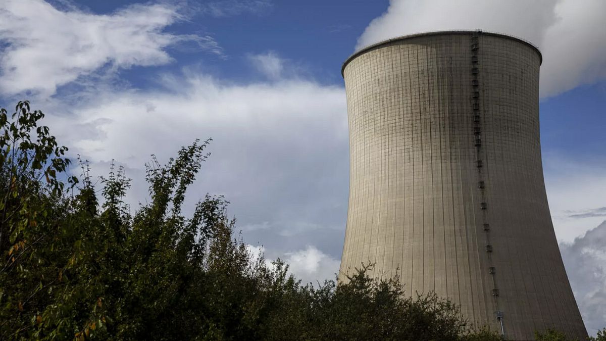 Fransız elektrik şirketi artan sıcaklıklar nedeniyle nükleer santrallerdeki üretimi azaltıyor