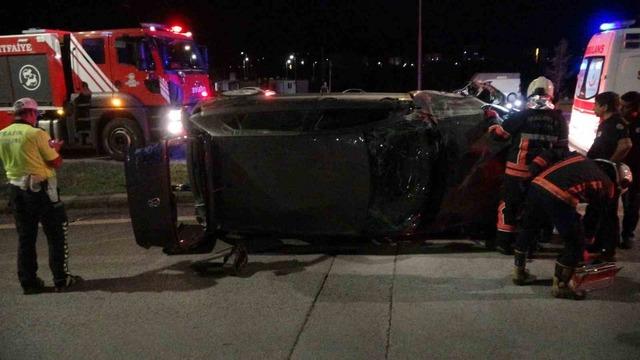 Malatya'daki kontrol dışı araç yan taraftaydı: 1 yaralı 4