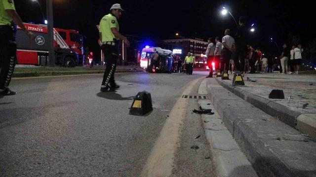 Malatya'daki kontrol dışı araç yan taraftaydı: 1 yaralı 3