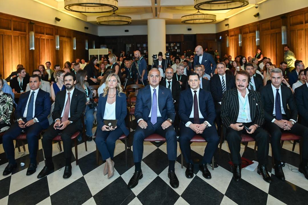Bakan Ersoy'dan Dijital Müzik Platformlarına Şeffaflığı Arayın 3