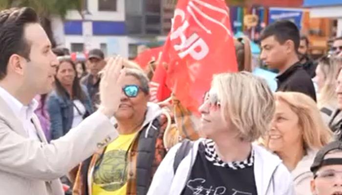 AK Parti adayı ile İzmirlilerin diyalogu dikkat çekti!  “CHP'li olarak sizi çok seviyorum”