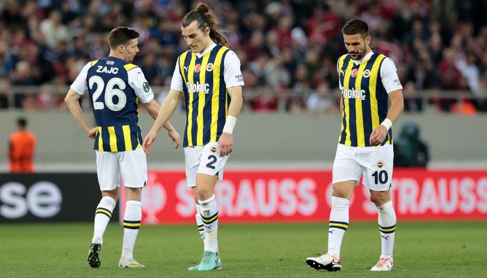 Fenerbahce'nin Olympiacos'a 3-2 mağlup olmasının ardından iki isme sert sözler!  "Takımı 9 kişiyle oynattılar" F.Bahçe