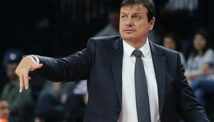 EuroLeague, Panathinaikos teknik direktörü Ergin Ataman'a para cezası verdi.