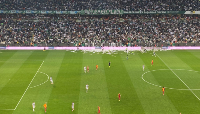 Konyaspor Galatasaray maçında maç 3 kez durduruldu!  Talimatlar: Tugay Kaan NumanoğluGalatasaray