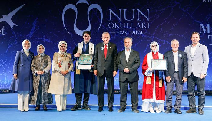 Cumhurbaşkanı Erdoğan Torununun Mezuniyet Törenine Katıldı!