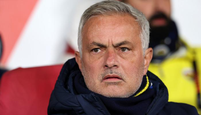 Jose Mourinho, Slavia Prag galibiyetinin ardından hakeme şikayette bulundu! "Kırmızı kart görmeleri gerekirdi..."