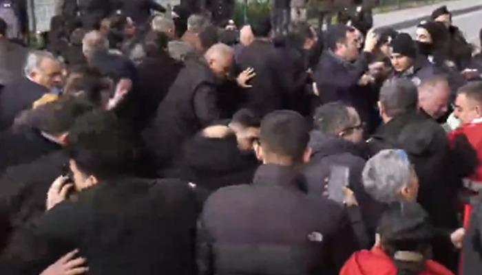 Son dakika ... Caglayan Adliye Sarayı! Yol Toma ile kapatıldı, polis CHP'ye müdahale etti