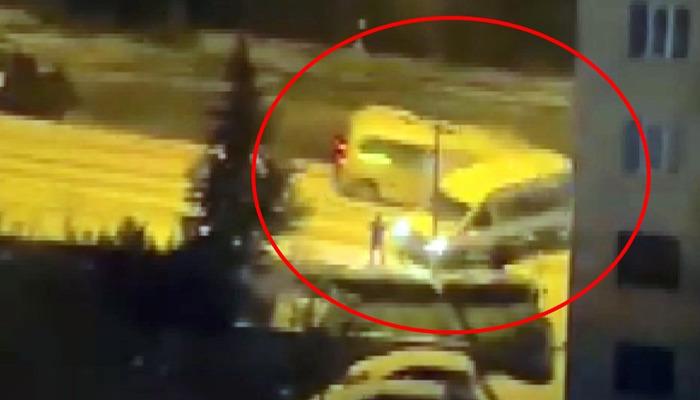 Bersa Pozisyonu ... Dondurulmuş Yolda felaket iade edildi: Halk Otobüsüne basın! Çarpma anı kameralara yansıtıldı