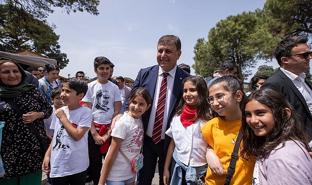 Başkan Tugay Kültürpark'ta çocuklarla buluştu - GÜNDEM