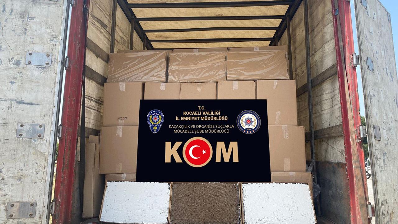 Anadolu karayolunda durdurulan tırdan 9 milyon 580 bin makaron ele geçirildi
