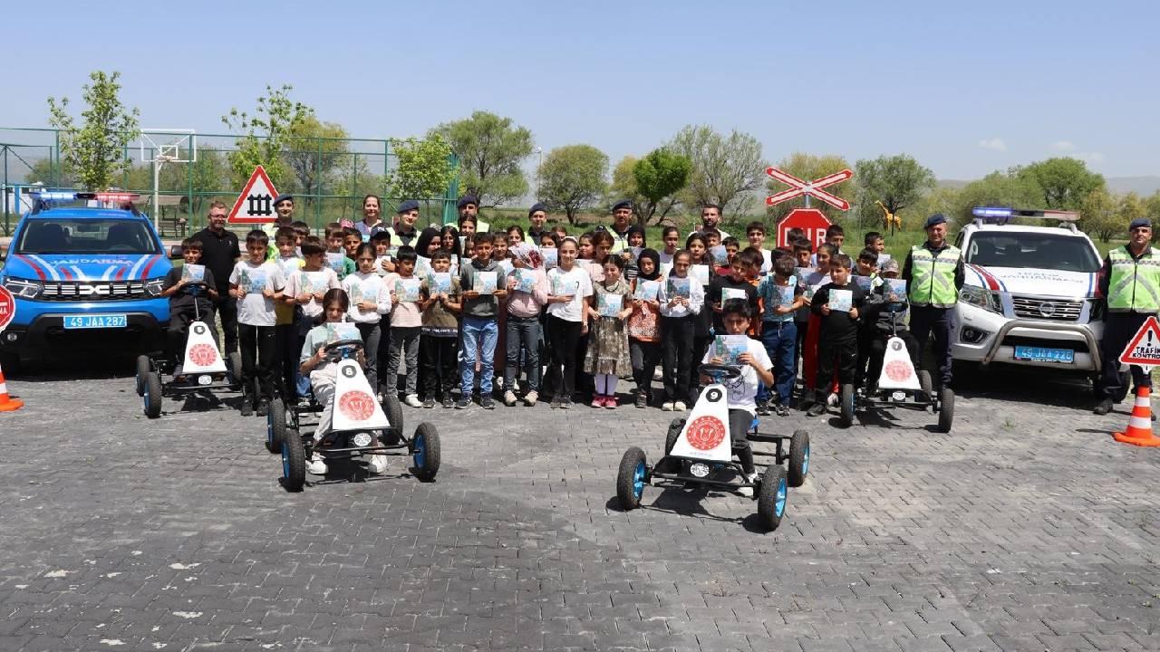 Muş'ta çocuklara trafik eğitimi verildi