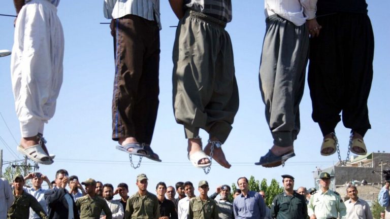 İran’da geçen yıl en az 834 kişi idam edildi