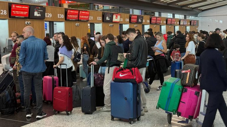 İstanbul Havalimanı’ndan dün 222 bin yolcu ayrıldı