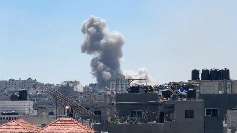 İsrail'in Gazze'deki BM okuluna düzenlediği saldırıda en az 3 Filistinli hayatını kaybetti