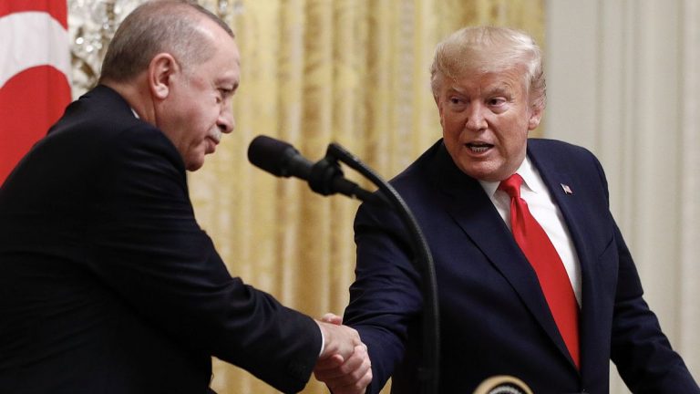 Erdoğan, Trump'la telefonda konuştu: “Suikast girişimi demokrasiye saldırıdır”