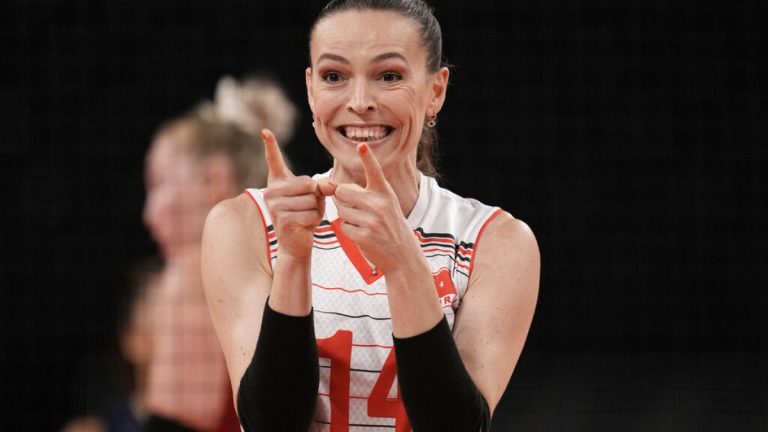 Paris 2024 Olimpiyatları'na Türkiye'den 54 kadın, 48 erkek sporcu katılacak