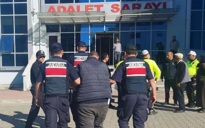 Edirne'de Jandarma Operasyonu: Durdurulan Takside 4 Kaçak Göçmen ve Organizator Yakalandı