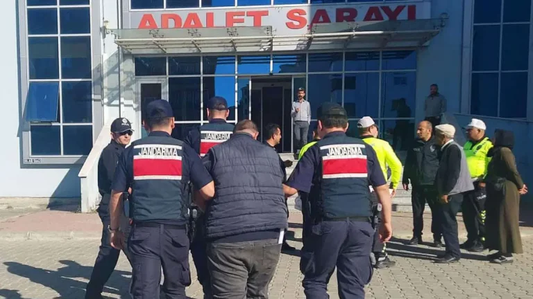 Edirne’de Jandarma Operasyonu: Durdurulan Takside 4 Kaçak Göçmen ve Organizator Yakalandı
