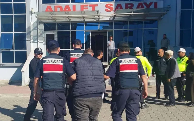 Edirne'de Jandarma Operasyonu: Durdurulan Takside 4 Kaçak Göçmen ve Organizator Yakalandı
