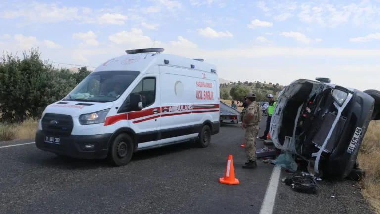 Diyarbakır’da minibüs devrildi: 5 ölü, çok sayıda yaralı!