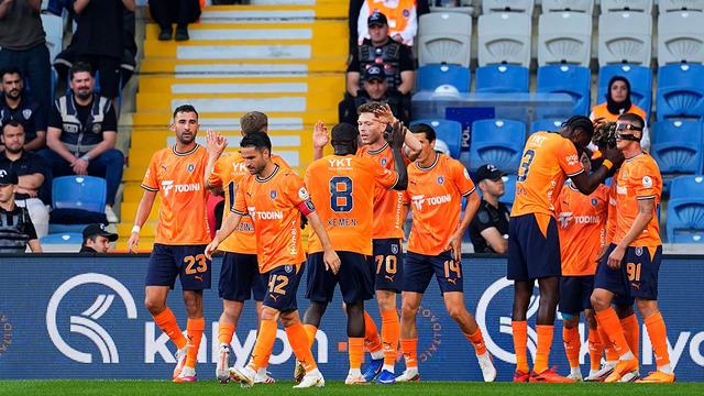 Başakşehir, Kocaelispor’u Etkili Bir Performansla Rövanşta Yendi